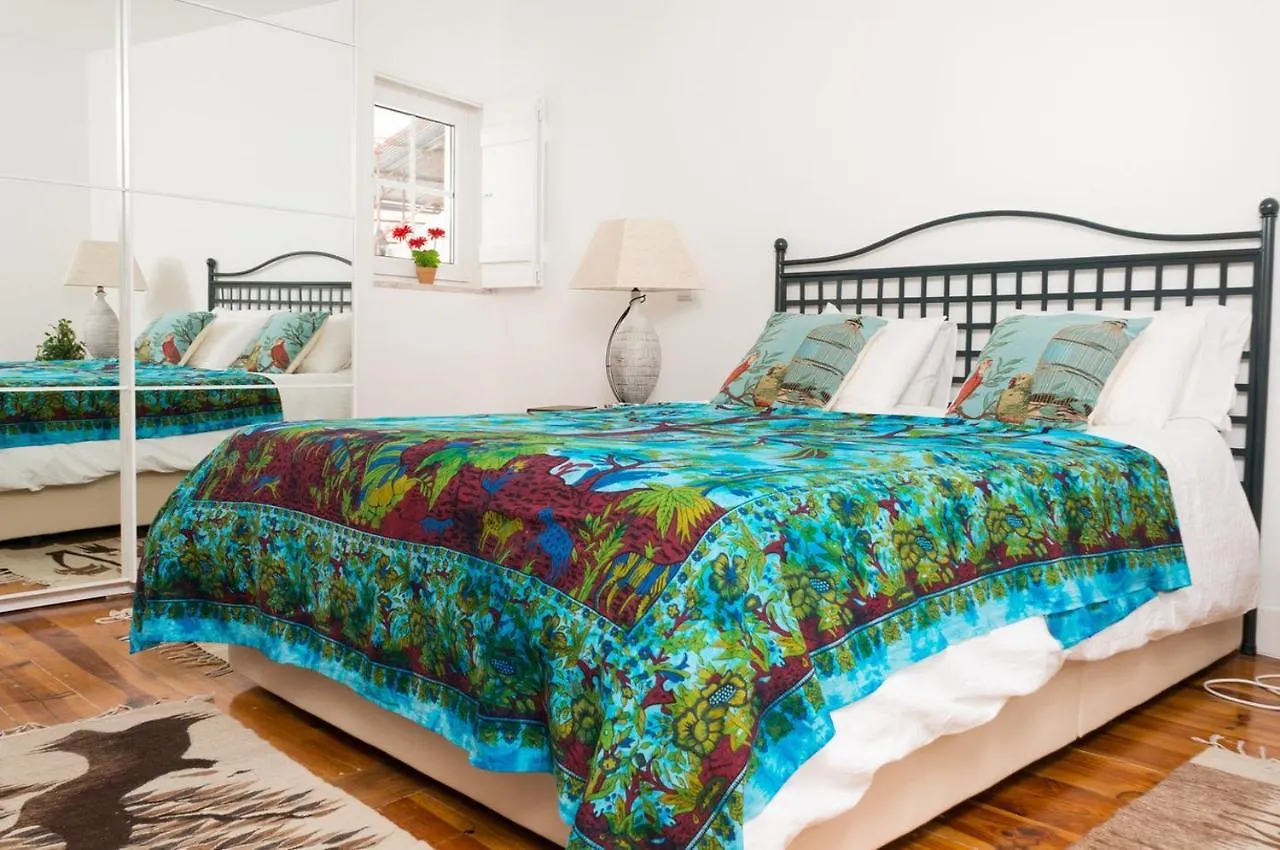 Stylish Lisbon Apartment In Alfama 0*,